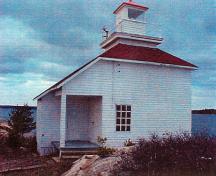 Façade of the Lighttower, showing the combination of both dwelling and light tower in a single compact building.; Canadian Coast Guard / Garde côtière canadienne.