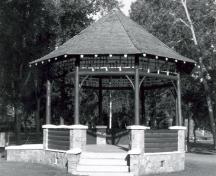 Exterior photo; (S. Siepman, Parks, PNRO, July 1984.)