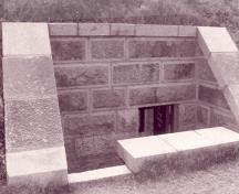 Photo prise de l'extérieur; (Rhona Goodspeed, Hsb, July 1995.)