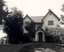 Façade avant de l'édifice d'administration; Parks Canada Agency / Agence Parcs Canada