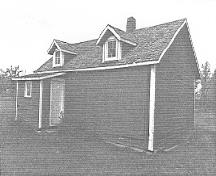 General view of the Harness Shop, showing the South façade, 1992.; Department of Public Works, AES, PC, WRO / Ministère des Travaux publics, SAG, PC, BRO, 1992.