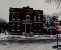View of the main entrance to the Portage la Prarie Armoury.; Parks Canada Agency / Agence Parcs Canada.