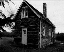 East and north façades of Kinkade Farmstead, 1999.; Parks Canada Agency, Agence Parks Canada, E. Mills, 1999.
