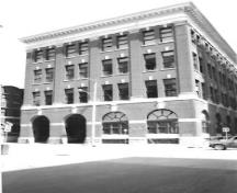 Customs Examining Warehouse, McDermot Avenue elevation.; (Photo courtesy  of Public Works Canada, n.d.)