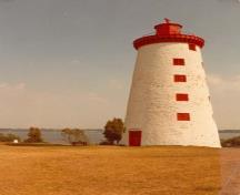 General view of the Windmill Tower, 1987.; Agence Parks Canada, Bureau régional de l'Ontario / Parks Canada Agency, Ontario Regional Office, 1987.