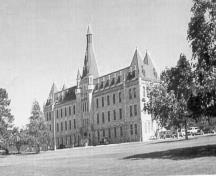 Vue générale de l'édifice d'administration de l'institut Collins Bay; Parks Canada Agency / Agence Parcs Canada