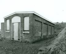 Photo prise de l'extérieur; (Heritage Recording Services, 1992.)
