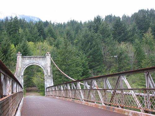 full view along bridge deck