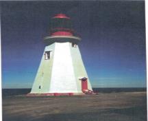 Rear view of the Tower, showing the red and white colour scheme which provides a strong definition to the base, shaft and lantern, 1990.; Canadian Coast Guard / Garde côtière canadienne, 1990.