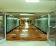 Vue de l'intérieur du bâtiment 84, 1996.; Department of National Defence / Ministère de la Défense nationale, 1996.