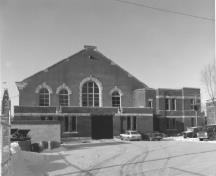 Vue de l'est du Manège militaire à Belleville, en Ontario, 1992.; Ministère de la Défense nationale / Department of National Defence, 1992