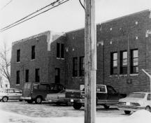 Side view of the Yorkton Armoury, 1989.; Department of National Defence / Ministère de la Défense nationale, 1989.