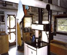 Interior view of Rocky Forks Warden Cabin, 1996.; Agence Parcs Canada / Parks Canada Agency, 1996.