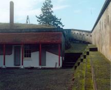 Photo extérieur; (J. Mattie, NHSD-HSB, Parks/Parcs Canada, 1997.)