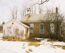 View of the exterior of Former Mount Pleasant School House, showing its small scale, simple form and massing, 2005.; Department of Public Works and Government Services / Ministère des Travaux publics et services gouvernementaux, Alice Da Silva, 2005.