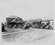 Image de la gare ferroviaire de la rue York montrant le matériel roulant et les wagons stationnées à la gare de tirage, prise vers les année 1940; Private Collection
