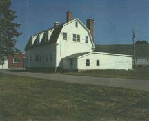 General view of the Cereal Forage Building showing the west elevation, 2001.; Agriculture and Agri-Business Canada \ Agriculture et Agroalimentaire Canada, 2001.