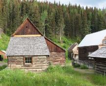 General rear view of the Chee Kung Tong Building, showing the east lean-to erected ca. 1883 and served primarily as a kitchen, 2006.; Agence Parcs Canada / Parks Canada Agency, N. Shields, 2006.