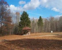 General view of the Hamilton farm, currently a church camp, containing the small alter and interpretive sign to the Mission of St. Ignace II, 2004.; Parks Canada Agency / Agence Parcs Canada, J. Molnar, 2004.