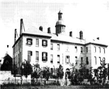 Vue générale montrant la conception classique.; Parks Canada