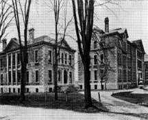 Vue d'élévations est et nord.; Parks Canada