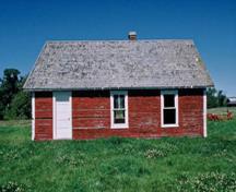 Front facade of the Post Office emphasizing its medium-pitched gable roof of milled frame construction with milled shingles, 1993.; Parks Canada Agency / Agence Parcs Canada, J.P. Jérôme, 1993.