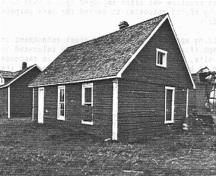 Corner view of the Post Office showing the south an est facades, 1992.; Public Works and Government Services Canada / Travaux publics et Services gouvernementaux Canada, 1992.