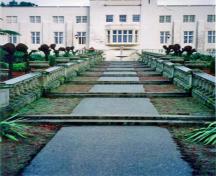General view of the Grant Block facade and stairs leading up to the fountain, showing also the large oriel window above the entrance, and the three multi-paned windows above it on the third floor, 1995.; Parks Canada Agency / Agence Parcs Canada, L. Maitland, 1995.