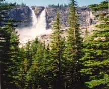 View of Twin Falls from the porch of the Twin Falls Tea House National Historic Site of Canada, 1995.; Agence Parcs Canada / Parks Canada Agency, 1995.