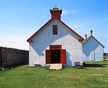 Front facade of the Sick Horse Stable, showing the large double doors and the small high windows for the horses, 2003.; Parks Canada Agency / Agence Parcs Canada, M. Fieguth, 2003.