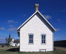 Side view of the Guard House, emphasizing the balloon frame construction and exterior walls of clapboard, 2003.; Parks Canada Agency / Agence Parcs Canada, M. Fieguth, 2003.