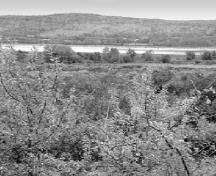 General view of the Melanson Settlement National Historic Site of Canada, showing the adjacent salt marshes of the Annapolis River, 2001.; Agence Parcs Canada / Parks Canada Agency, S. Quon, 2001.