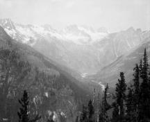 General view of Rogers Pass National Historic Site of Canada.; Topley Studio / Library and Archives Canada - Bibliothèque et Archives Canada / PA-009521