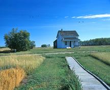 Panoramic view of the Former Jean Caron Sr. House emphasizing its overall design and materials that harmonize with the historic setting, 2003.; Parks Canada Agency / Agence Parcs Canada, D. Venne, 2003.