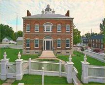 Front facade of the McMartin House, showing its symmetrical five-bay façade with central entry, 1981.; Parks Canada Agency/ Agence Parcs Canada, 1981.