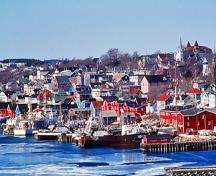 General view of the Old Town Lunenburg Historic District emphasizing the general orientation of the town and its major institutional buildings towards the harbour, 1995.; Parks Canada Agency / Agence Parcs Canada, C. Reardon, 1995.