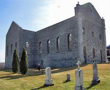 Vue générale des ruines de l'église catholique St. Raphael montrant l’intégrité des ruines, à savoir le tracé, les façades ainsi que les détails intérieurs et extérieurs des murs de pierre taillée d’une grande qualité d’exécution, 2010.; D. Gordon E. Robertson, 2010