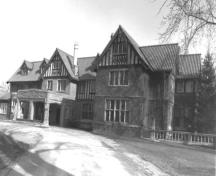 Officers' Mess and Quarters, Canadian Forces College, Toronto; erected 1914.; (Department of National Defence, circa 1990.)