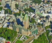 General view of Château Frontenac showing its grey, ashlar stone base and string courses and the orange, Glenboig brick wall cladding, 2007.; Parks Canada Agency / Agence Parcs Canada, Ron Garnett, 2007.
