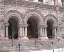 Detail view of Old Toronto City Hall and York County Court House, showing the triple-arched entrance, 2010.; Old Toronto City Hall and York County Court House, evershade, June 2010.
