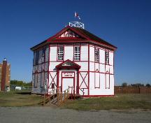 Exterior view of the Octagonal Building, 2003.; Government of Saskatchewan, Jennifer Bisson, 2003.