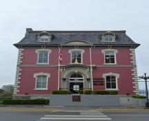 General view of Malahat Building, showing its three-bay facade with central entry, 2011.; Parks Canada Agency / Agence Parcs Canada, Andrew Waldron, 2011.