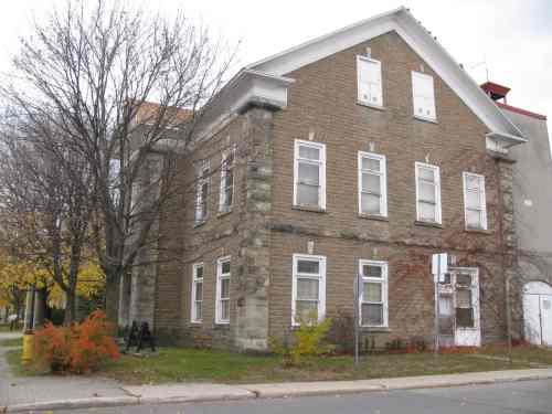 77 Beckwith St. North