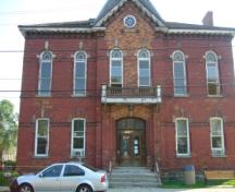 Of note are the tall arched windows.; Kirsten Pries, 2008.