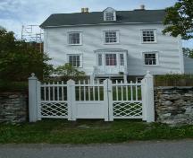View of front facade of Lakeview, Brigus, NL showing the wooden gate, stone wall and Brigus porch.; © HFNL 2007