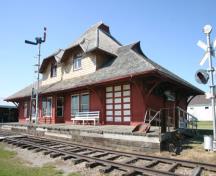 View from the north of the primary elevation of the Morden Canadian Pacific Railway Station, Morden, 2011.; Historic Resources Branch, Manitoba Culture, Heritage and Tourism, 2011