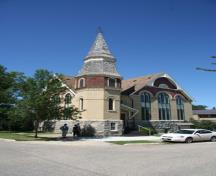 Vue de la façades principale et secondaire de l'église unie St. Andrew's, Manitou, 2011.; Historic Resources Branch, Manitoba Culture, Heritage and Tourism, 2011