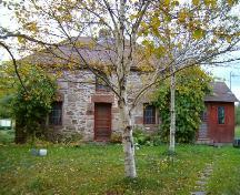 Front elevation, MacRae-Bitterman House, Middle River, Cape Breton, NS, 2004; Heritage Division, NS Dept. of Tourism, Culture and Heritage, 2004.