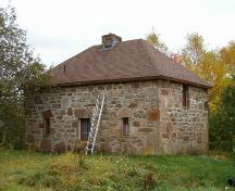 Rear elevation, MacRae-Bitterman House, Middle River, Cape Breton, NS, 2004.; Heritage Division, NS Dept. of Tourism, Culture and Heritage, 2004.