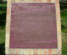 Vue générale de l’Hôtel du gouverneur, qui montre la plaque commémorative, 2009.; Government House, Jimmy Emerson, 2009.